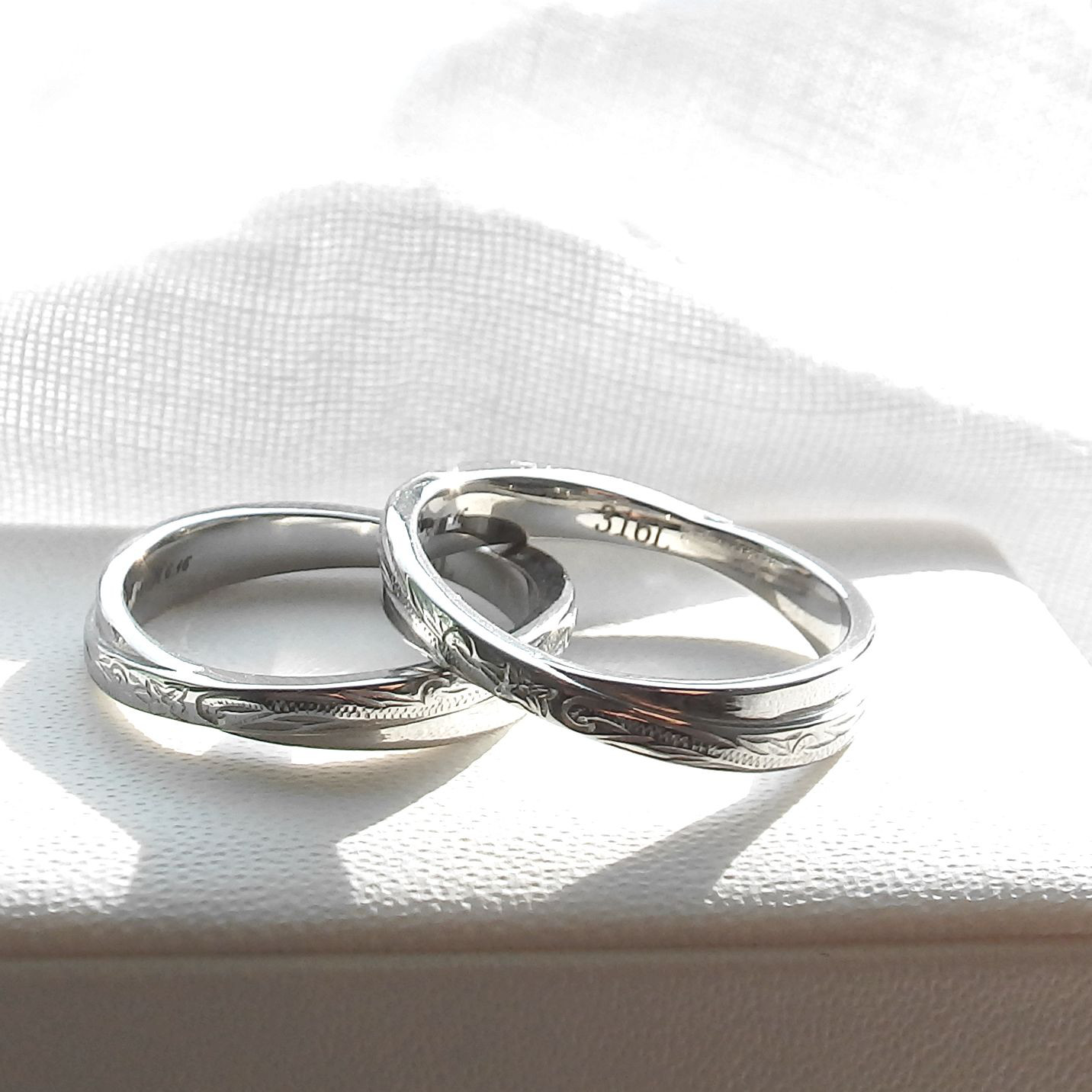 *＊運命のハワイアン ペアリング＊* 純白ケース付き♡ 指輪 ステンレス 名入れ 刻印無料〈2本ペア〉