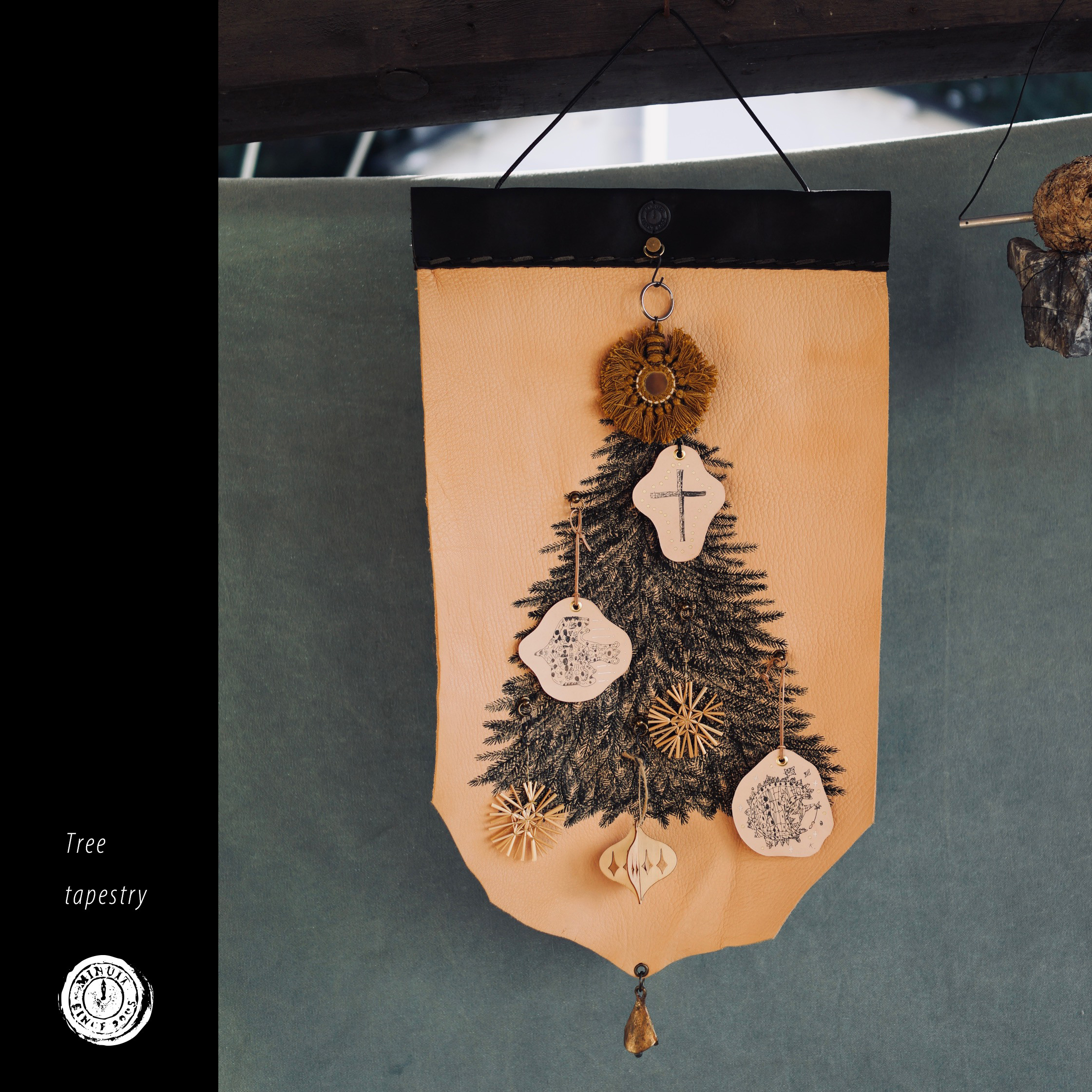 ◆手描き鹿本革 ツリータペストリー(オーナメント3つ付属)