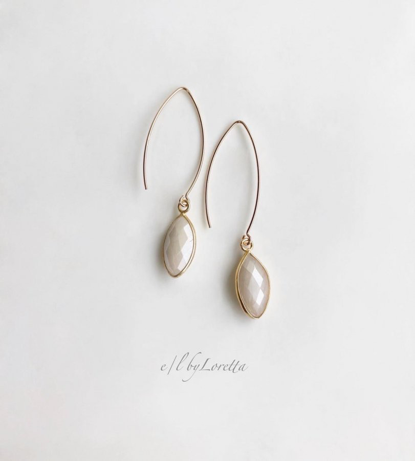 ホワイトムーンストーン 14kgf marquise long stick pierce