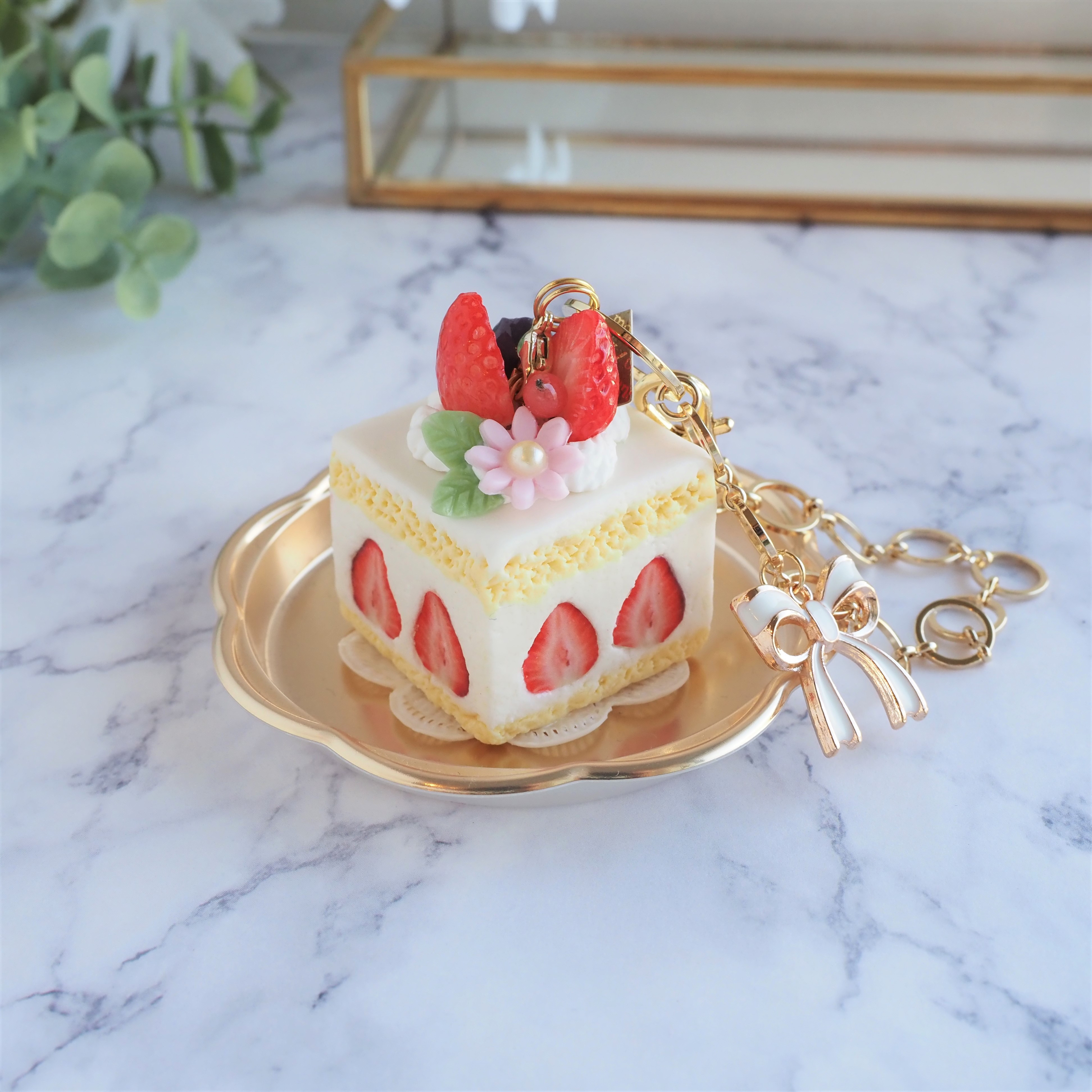 いちごのスクエアケーキ・バッグチャーム⁑受注制作⁑ バッグチャーム