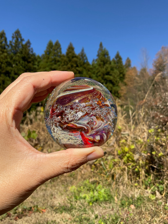 オバタ硝子工房　宙soraのペーパーウェイト ガラス　チェリーピンク 3枚目の画像