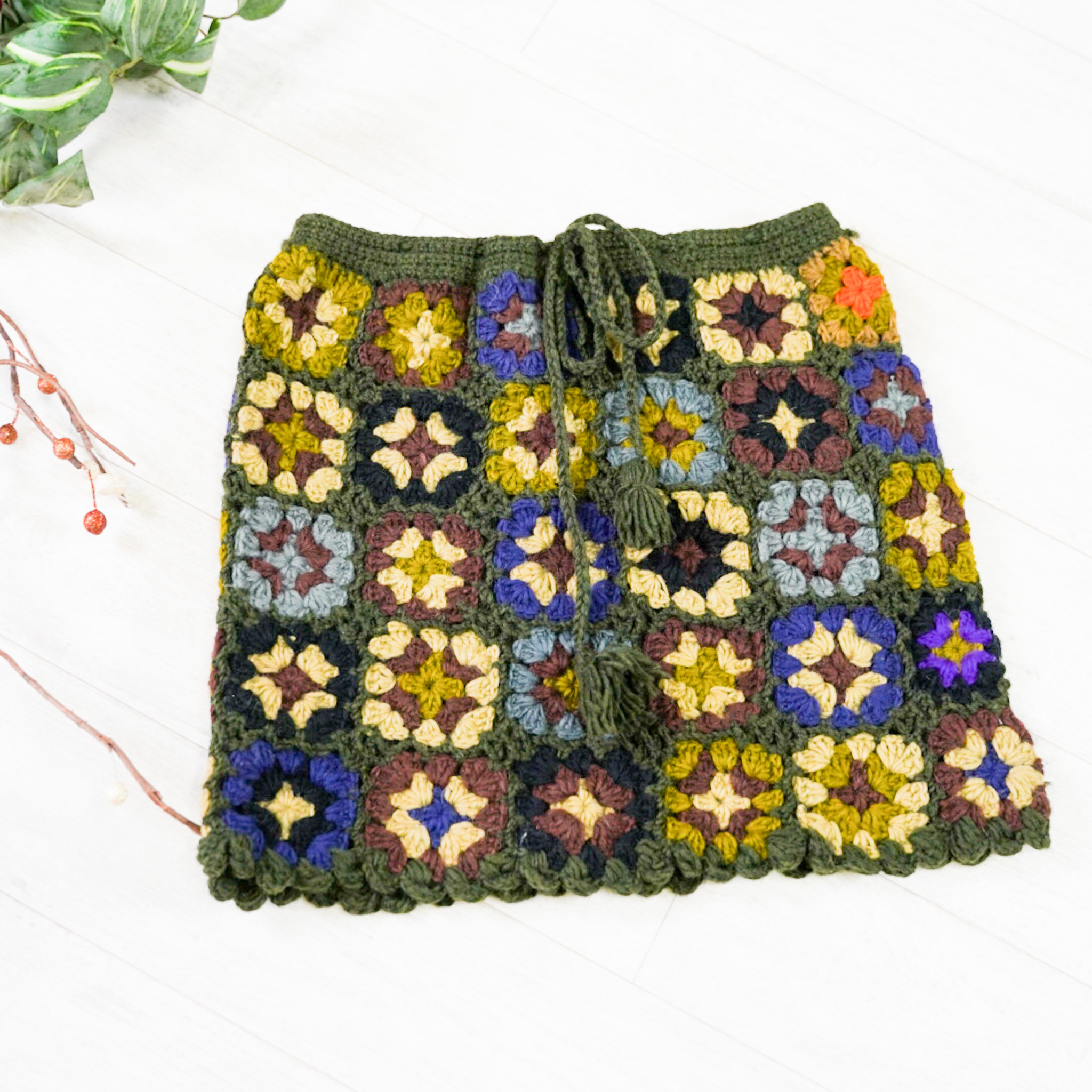 【華やかクロシェが可愛い】手編み　子供用130ｃｍ～150ｃｍ　ミニスカート　ハンターグリーン