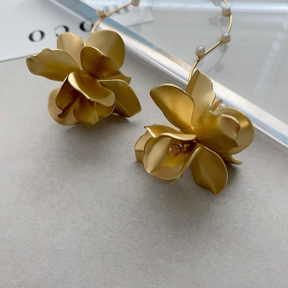 bridal pierce《k16gp   ブライダル　ウェディング　ゴールド　フラワー　ウェーブ　パール　お呼ばれ》 6枚目の画像