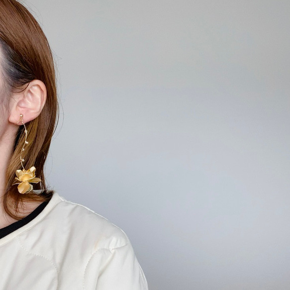 bridal pierce《k16gp   ブライダル　ウェディング　ゴールド　フラワー　ウェーブ　パール　お呼ばれ》 8枚目の画像