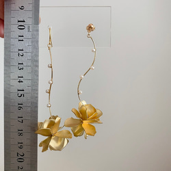 bridal pierce《k16gp   ブライダル　ウェディング　ゴールド　フラワー　ウェーブ　パール　お呼ばれ》 7枚目の画像