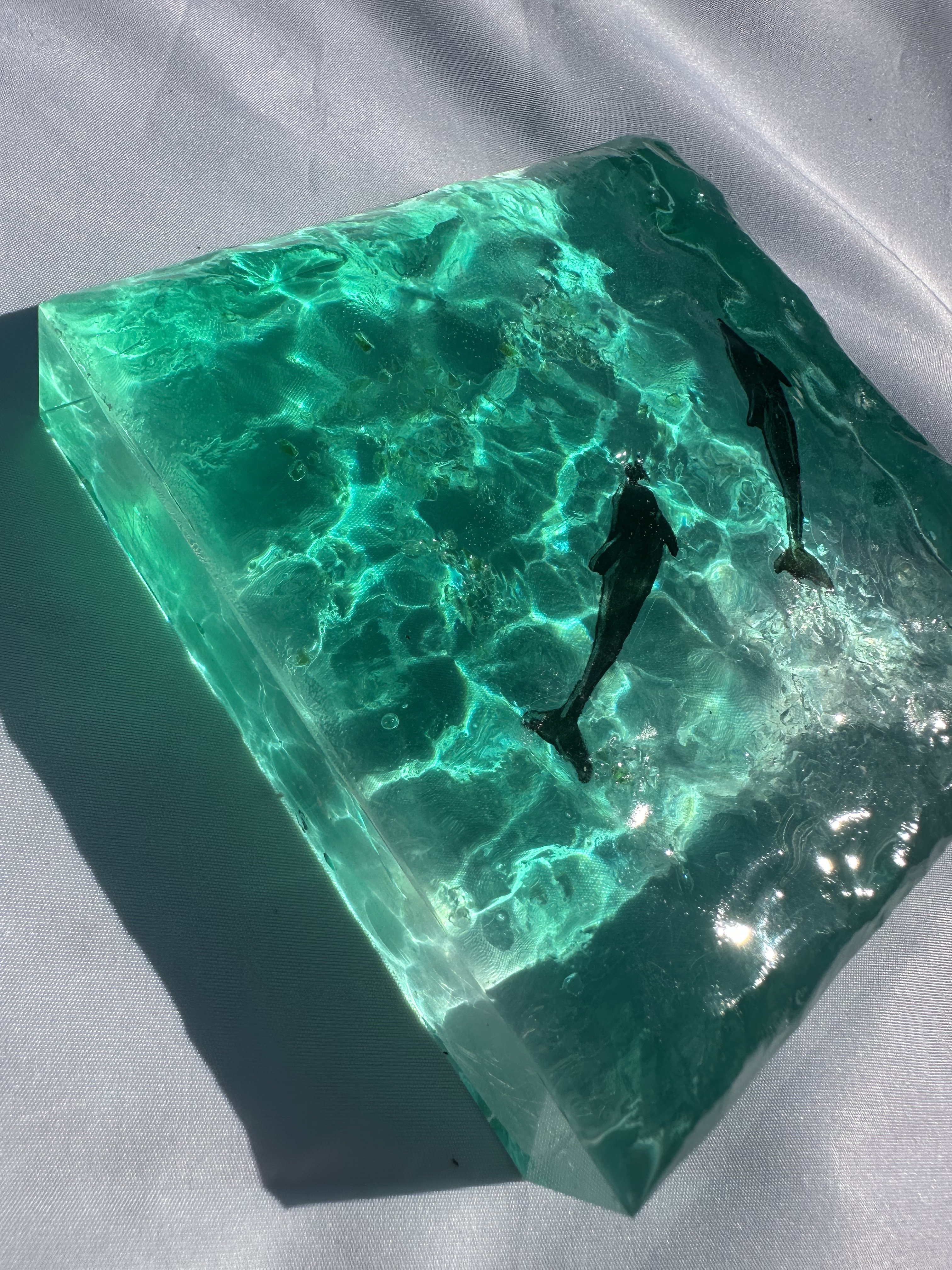 新作　インテリアアートブロック　エメラルドグリーンの海とペアのイルカ　スケルトン海