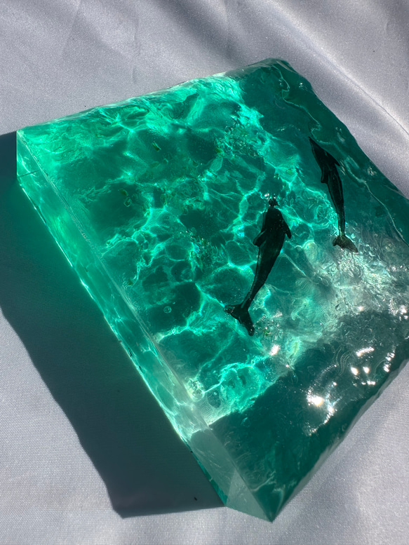 新作 インテリアアートブロック エメラルドグリーンの海とペアのイルカ