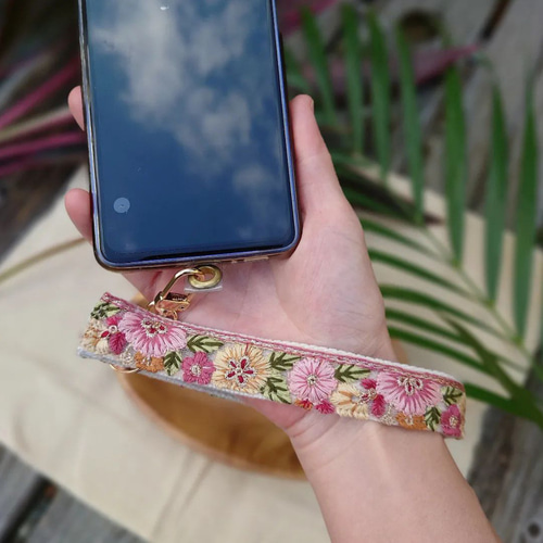 インド刺繍リボンのハンドストラップ(ストラップ・腕ストラップ 