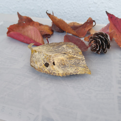 真鍮夕方5時の落葉ヘアクリップ　秋の花 3枚目の画像