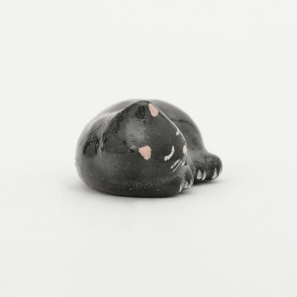 楽入窯製「箸置　眠り猫」 楽焼　手描き 3枚目の画像