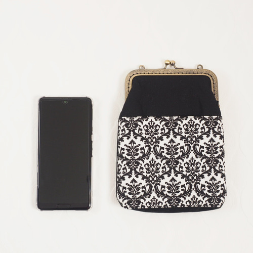 ダマスク柄ブラックのがま口スマホショルダー/スマホポシェット