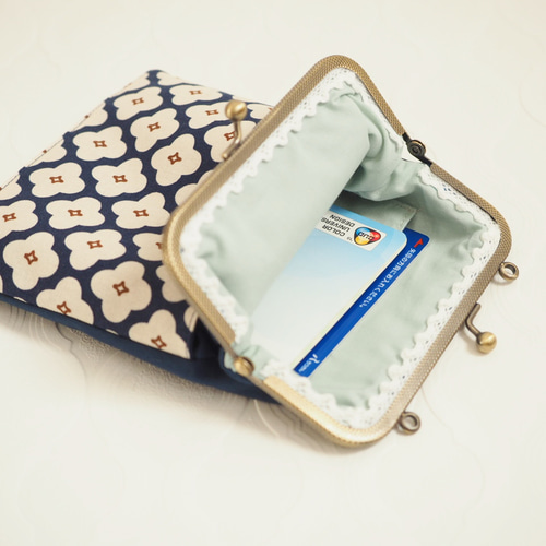 ダマスク柄のモダンながま口bag✨ ダマスク柄の総刺繍がアートなミニマルバッグ(がま口ミニ3wayバッグ