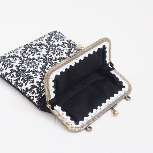 ダマスク柄ブラックのがま口スマホショルダー/スマホポシェット