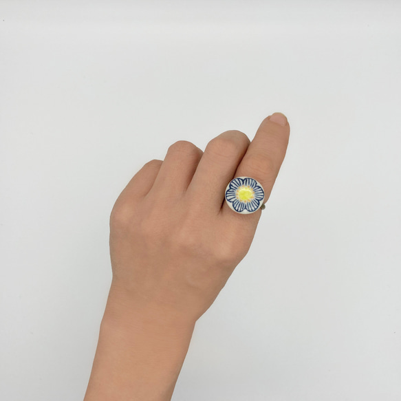 陶器の指輪　カプリース/エメラルド・イエロー・小紋花 4枚目の画像