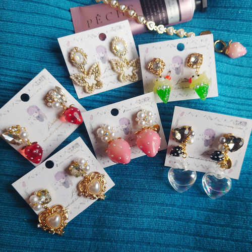 PE ⌇ パールビジュー グラデーション いちご ピアス イヤリング 大人