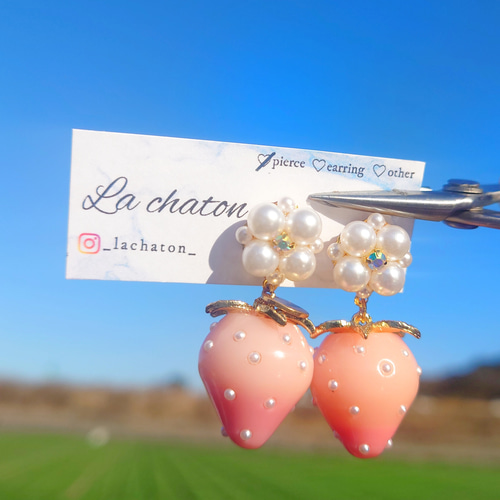 PE ⌇ パールビジュー グラデーション いちご ピアス イヤリング 大人