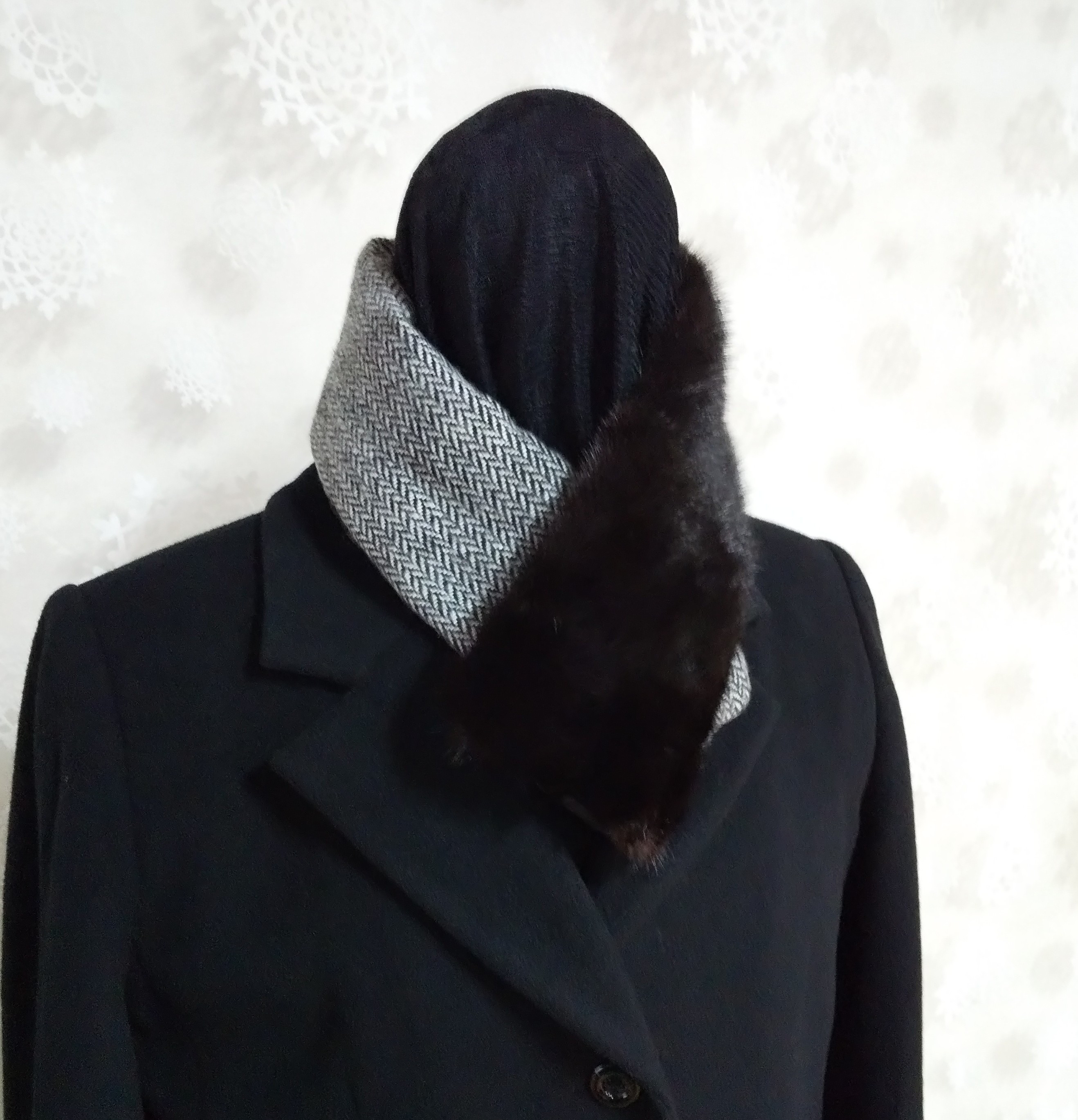 ヘリンボーン柄ウール＆ミンクのミニマフラー グレー 裏地シルク ネックウォーマー 天然素材 4,400円