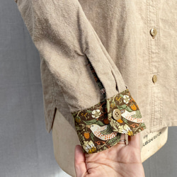 《ウィリアム・モリス × ベージュ綿麻デニム 》ダブルポケットのカジュアルシャツ 18枚目の画像