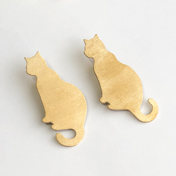 【1000円OFF/限定1点】猫ちゃんのシルエットブローチ 〈プレゼントにおすすめ〉 猫 ブローチ 真鍮 プレゼント 2枚目の画像