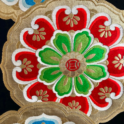 帯のタペストリー　漆黒に大輪の変わり菊　サスティナブル 　着物リメイク インテリア　正月飾り　掛け軸 6枚目の画像