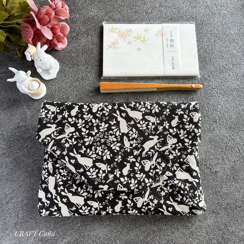 うさ／御朱印帳入れ、数寄屋袋 ハンドメイド うさぎと花柄 数寄屋袋 ご朱印帳入れ 御朱印帳