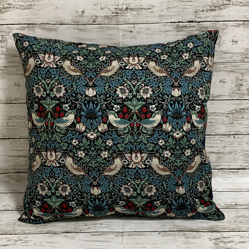 ウィリアムモリス クッションカバー イチゴドロボウ ブラウン 鳥