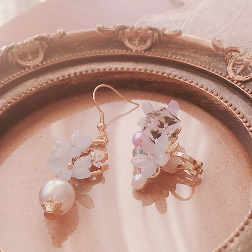 茉莉花 アシンメトリーなジャスミンのお花ピアス／イヤリング ピアス 