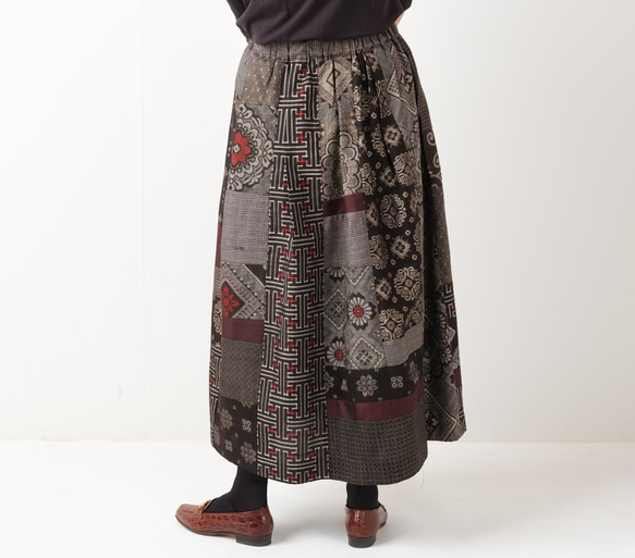 アンティーク大島紬のパッチワークスカート　龍郷赤　裏地付き　着物リメイク 2枚目の画像