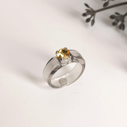 [降價] 透明壓克力戒指 | 灰色 x 黃色寶石 | 樹脂戒指，金屬防過敏，黃色 第3張的照片