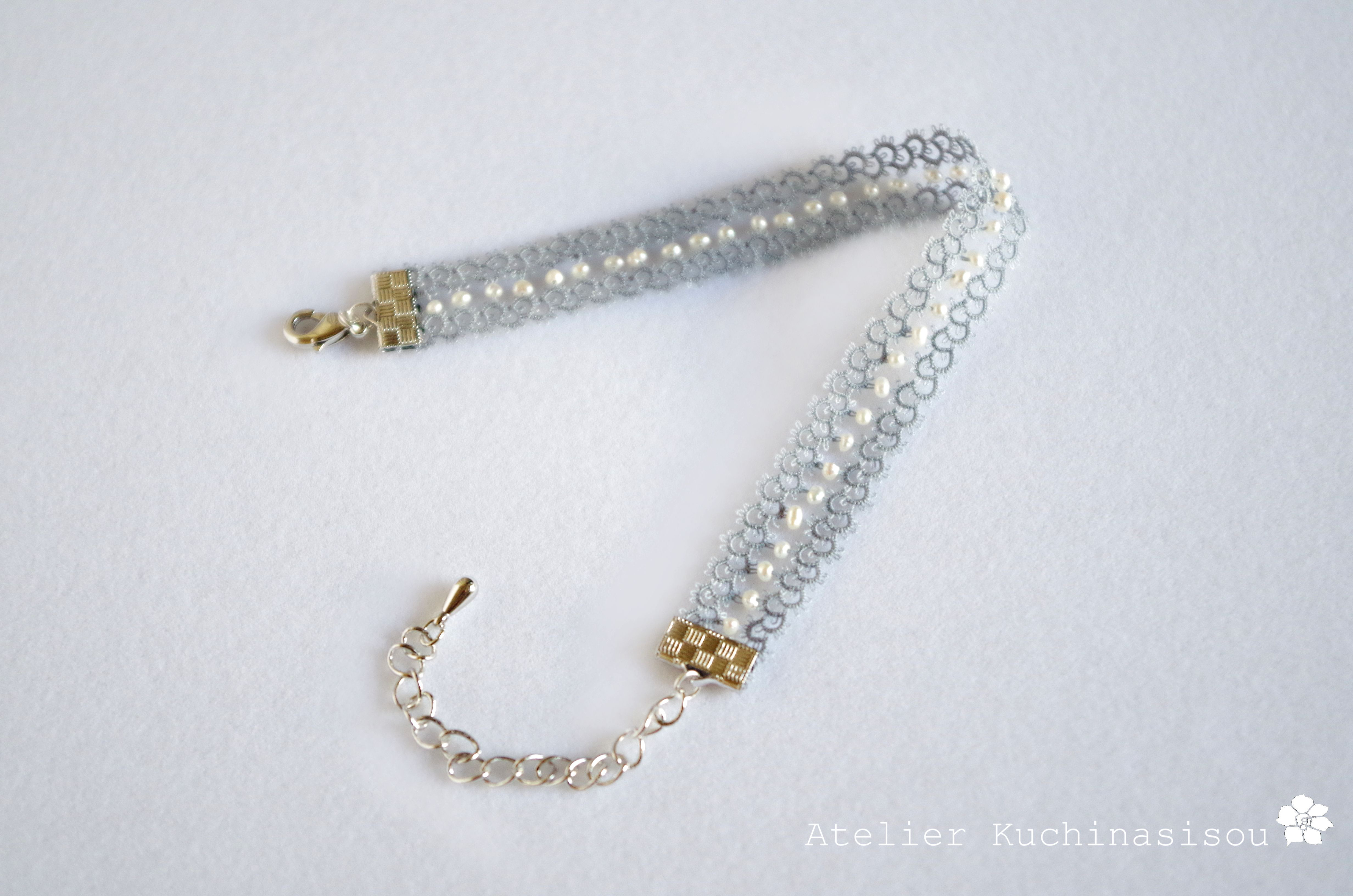 ［手染め］タティングレースと淡水パールのブレスレット〈ブルーグレー〉