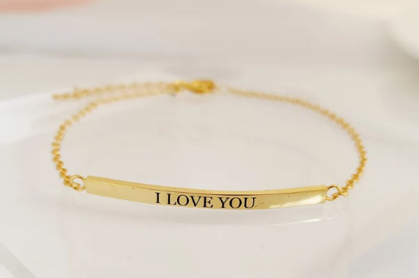 パーソナライズされたバー ブレスレット •個人名のブレスレット •