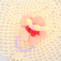 桃の花のミニヘアゴム　春　キッズ　ベビーヘアゴム 2枚目の画像