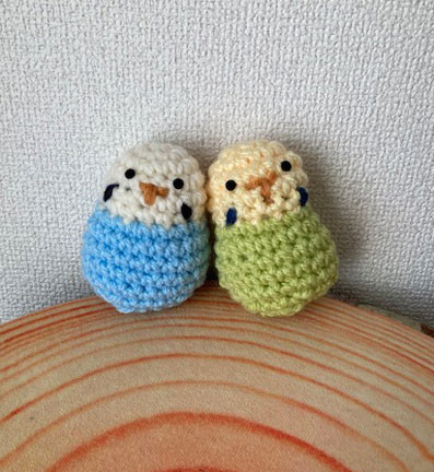 ボタンインコペア　編みぐるみ　チェーン