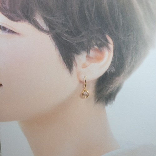 ホワイトスノールチルクォーツ ピアス ステンレス *embrace ホワイトスノールチルクォーツ ピアス ステンレス *embrace