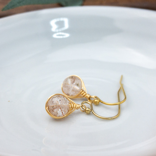 ホワイトスノールチルクォーツ ピアス ステンレス *embrace ホワイトスノールチルクォーツ ピアス ステンレス *embrace