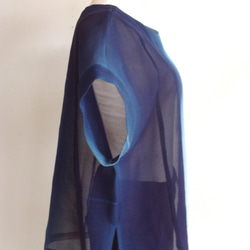 伝統織物のトップブランド夏塩沢に本藍染めを施した洋服オリジナルブランド『ナツシオンブルー』ぼかし染（ベスト7／Ｔシャツ） 2枚目の画像