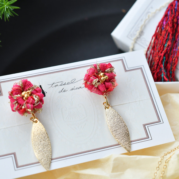 【2022聖誕禮盒】小花商場耳環、耳環、項鍊套裝 第3張的照片