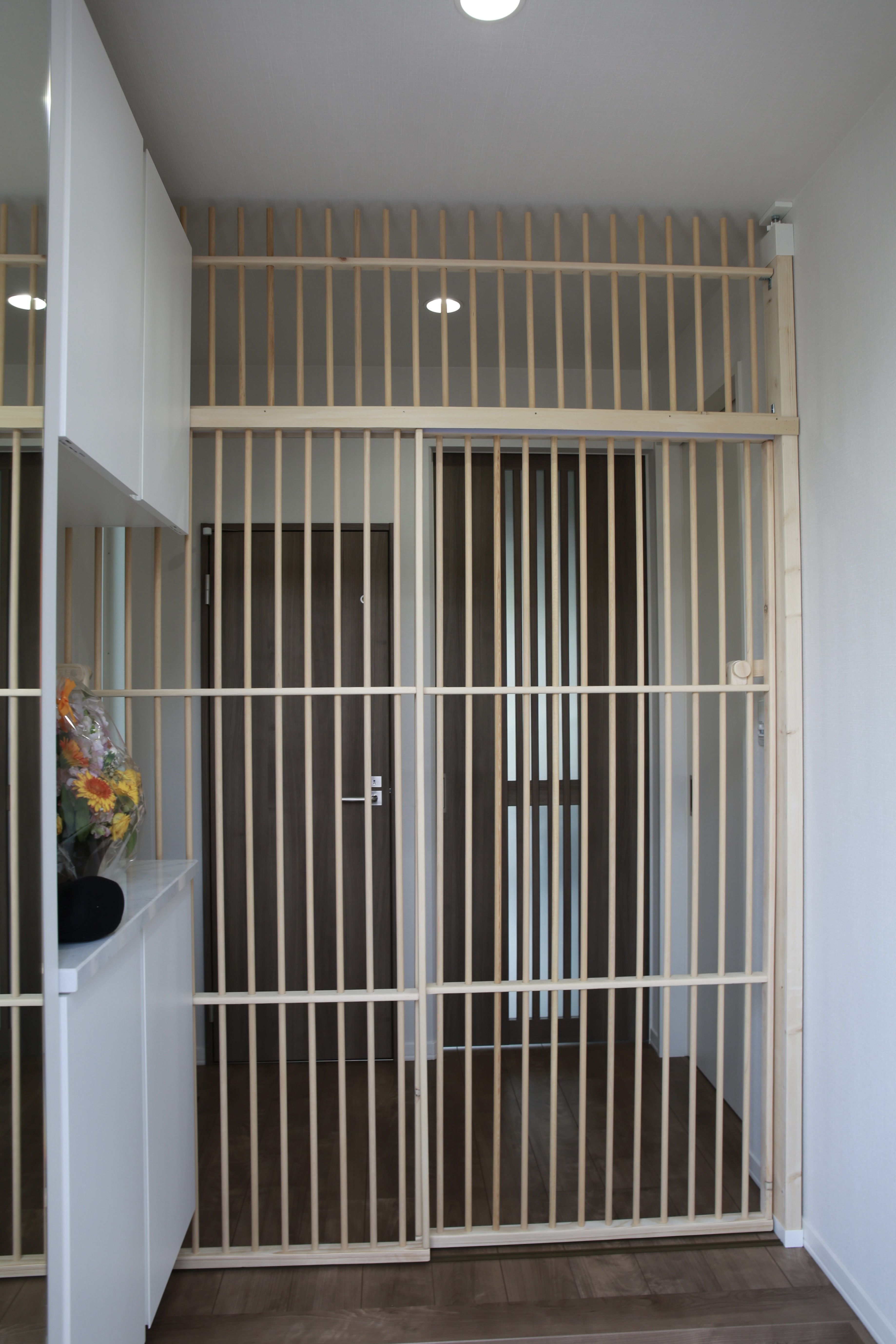 【オーダーメイド】にゃんこフェンス｜猫の脱走防止柵 | 玄関用2枚引き戸タイプ｜猫の安全を守る木製柵