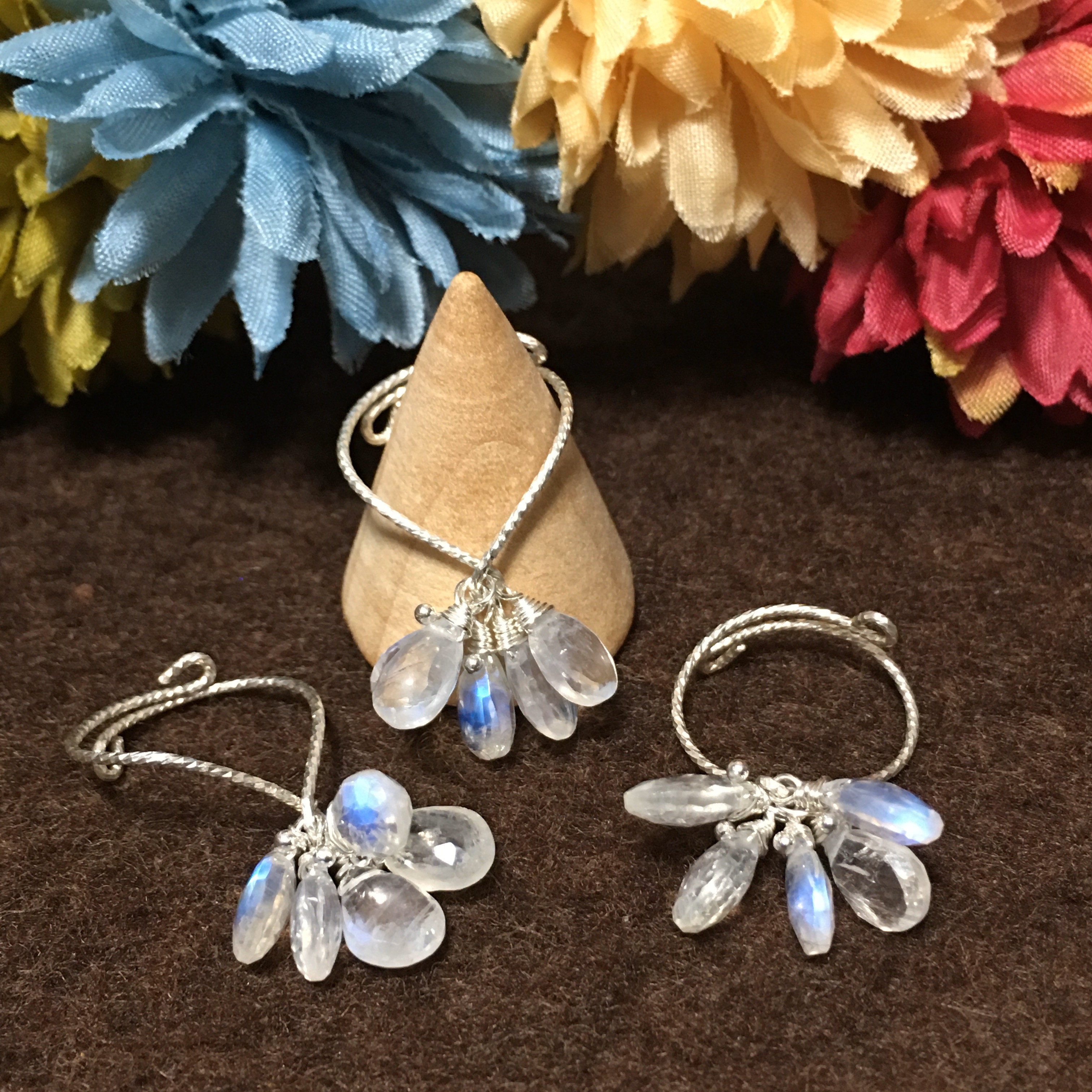 【silver925】【フリーサイズ】宝石質ペアシェイプレインボームーンストーン・ホワイトラブラドライトのリング