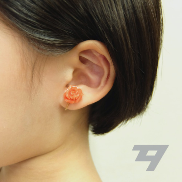【K18】宝石珊瑚（日本産赤サンゴ） 薔薇のイヤリング　 ES175 2枚目の画像