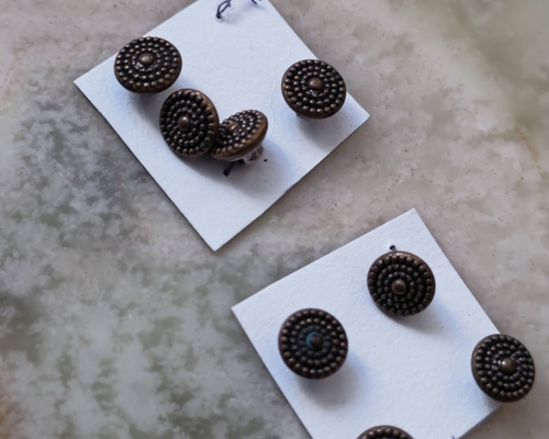 イギリス1940年代ヴィンテージボタン 8mm ボタン Perles de fleurs