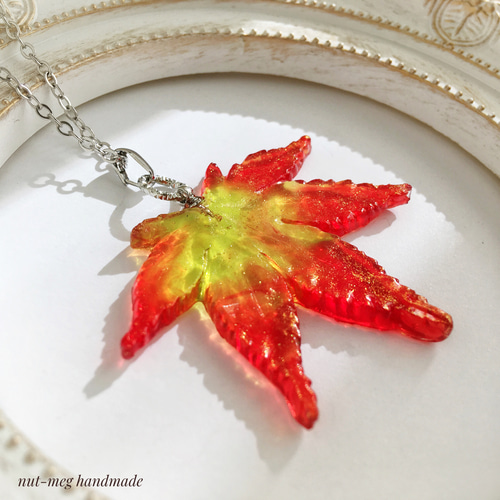 【1271】レジン　紅葉　ネックレス　ペンダント　ハンドメイド 紅葉柄✨️秋のレジンネックレス✨️ ハンドメイドネックレス