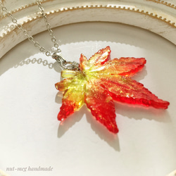 【1271】レジン　紅葉　ネックレス　ペンダント　ハンドメイド 1283】レジン 紅葉 ネックレス ペンダント ハンドメイド - メルカリ