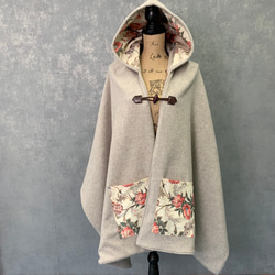 ■10 天內出貨 ■ [3 種顏色可選] 這款採用再生羊毛製成，「莫里斯世界在斗篷外套中栩栩如生。」秋冬款斗篷連帽披肩 第15張的照片