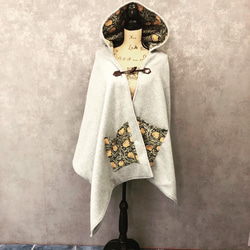 ■10 天內出貨 ■ [3 種顏色可選] 這款採用再生羊毛製成，「莫里斯世界在斗篷外套中栩栩如生。」秋冬款斗篷連帽披肩 第13張的照片