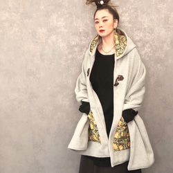 ■10 天內出貨 ■ [3 種顏色可選] 這款採用再生羊毛製成，「莫里斯世界在斗篷外套中栩栩如生。」秋冬款斗篷連帽披肩 第2張的照片