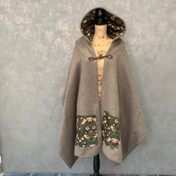 ■10 天內出貨 ■ [3 種顏色可選] 這款採用再生羊毛製成，「莫里斯世界在斗篷外套中栩栩如生。」秋冬款斗篷連帽披肩 第14張的照片