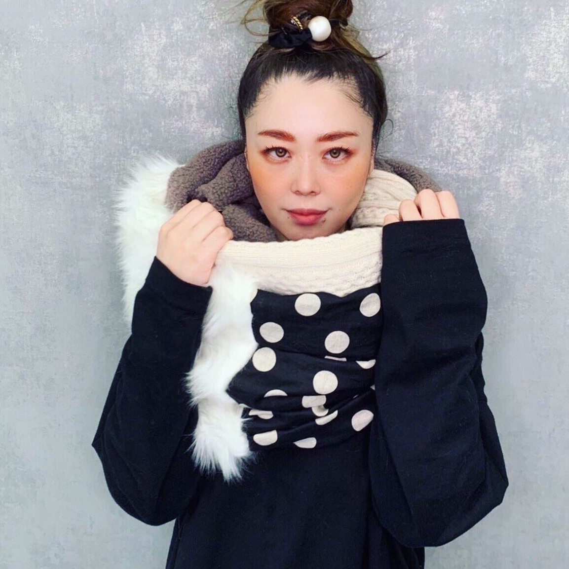 ■10日内発送■【再販】「モードをプラス。モノトーンドットのスヌード。」ニット ストール  もこもこ ボア