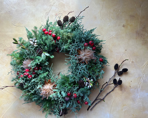 針葉樹と西洋ネズのクリスマスリース♡ 針葉樹と西洋ネズのクリスマスリース♡