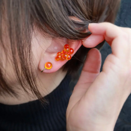 特集掲載》ガラスのいくら1粒ピアス イクラ 縁起物 オレンジ フェイク